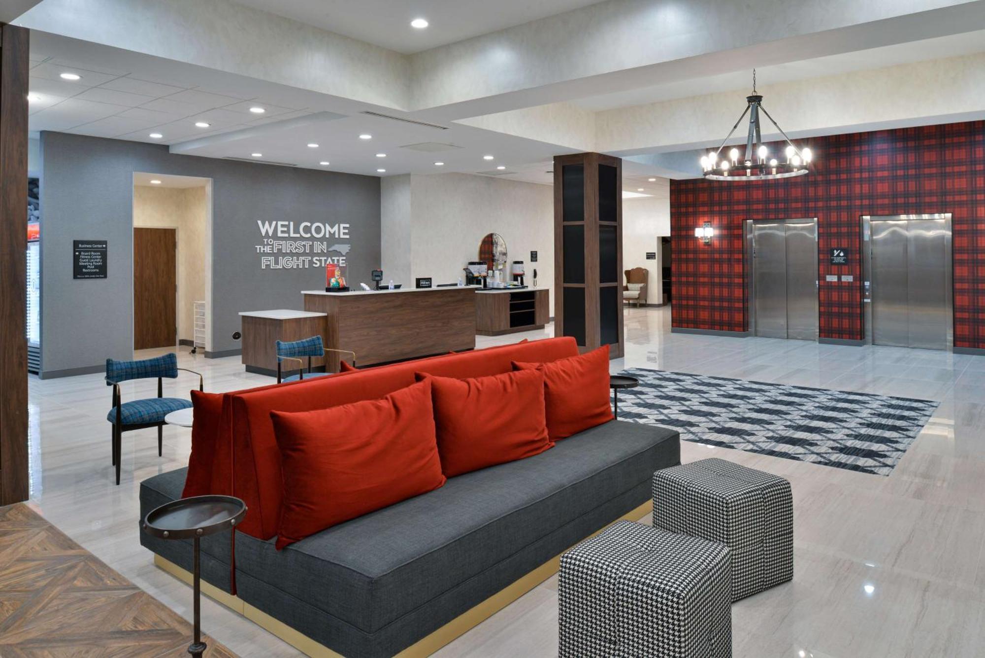 Hampton Inn & Suites Greensboro Downtown, Nc ภายนอก รูปภาพ