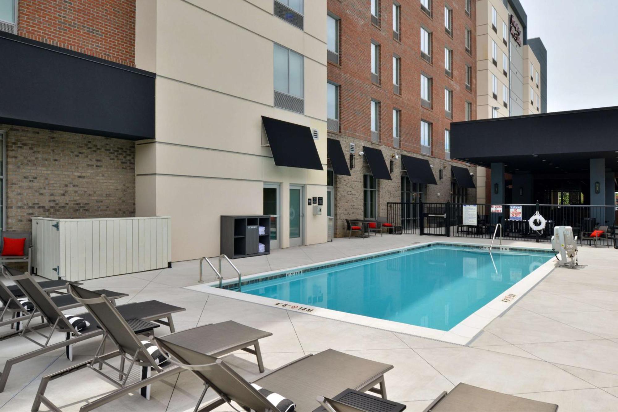 Hampton Inn & Suites Greensboro Downtown, Nc ภายนอก รูปภาพ