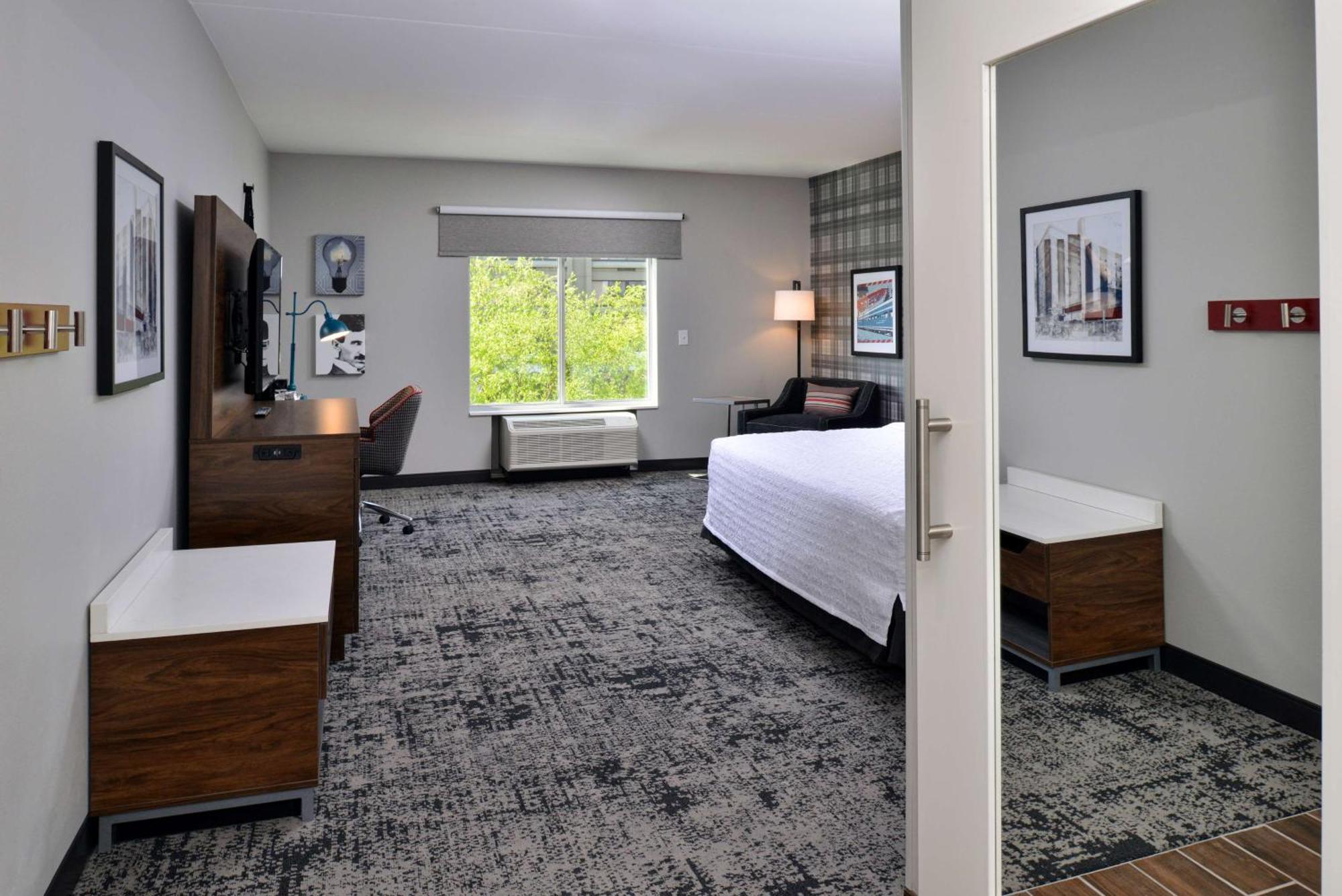 Hampton Inn & Suites Greensboro Downtown, Nc ภายนอก รูปภาพ