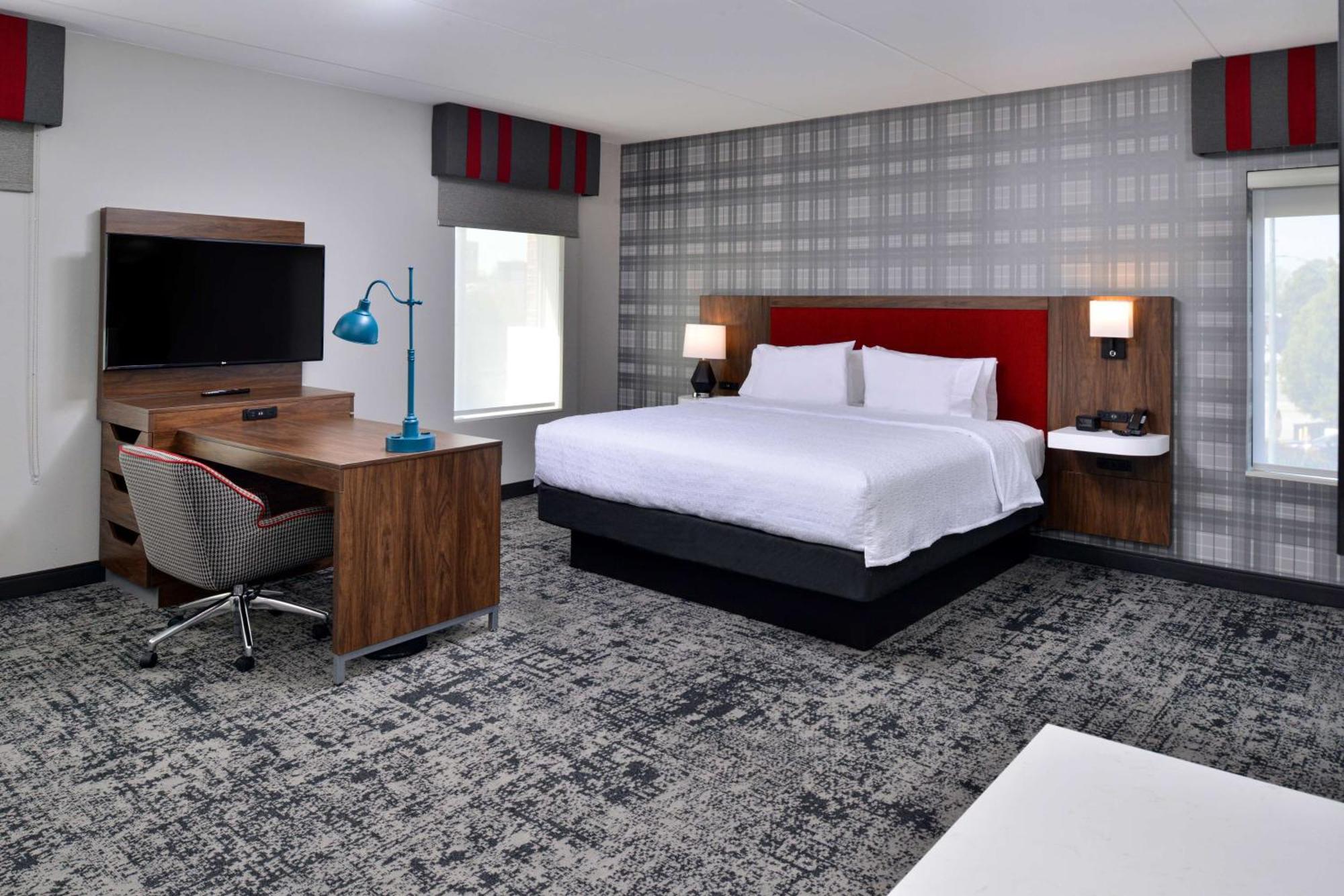 Hampton Inn & Suites Greensboro Downtown, Nc ภายนอก รูปภาพ